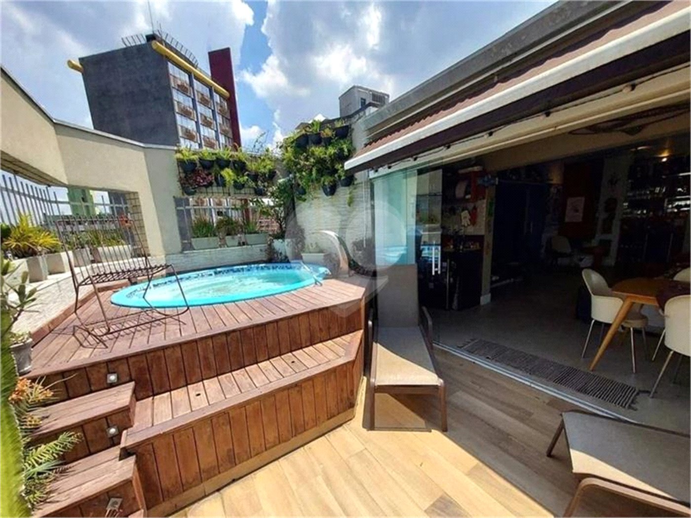 Apartamento à venda ou para alugar com 4 quartos, sendo 1 suíte, em Pinheiros, São Paulo, SP