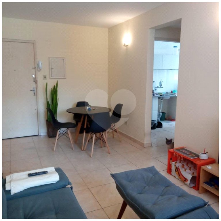 Apartamento mobiliado com 49 m² de área útil, 1 quarto, à venda na Bela Vista