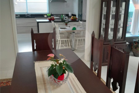 Casa à venda com 5 suítes no condomínio Ipe Velho, Vinhedo - SP