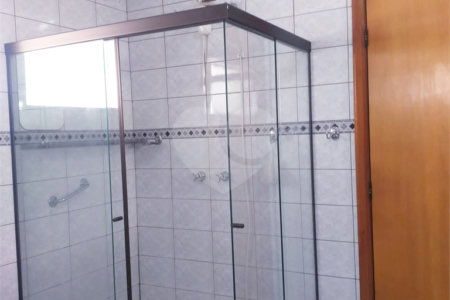 Casa à venda com 4 quartos, sendo 3 suítes, no condomínio Arujá 5, Arujá - SP