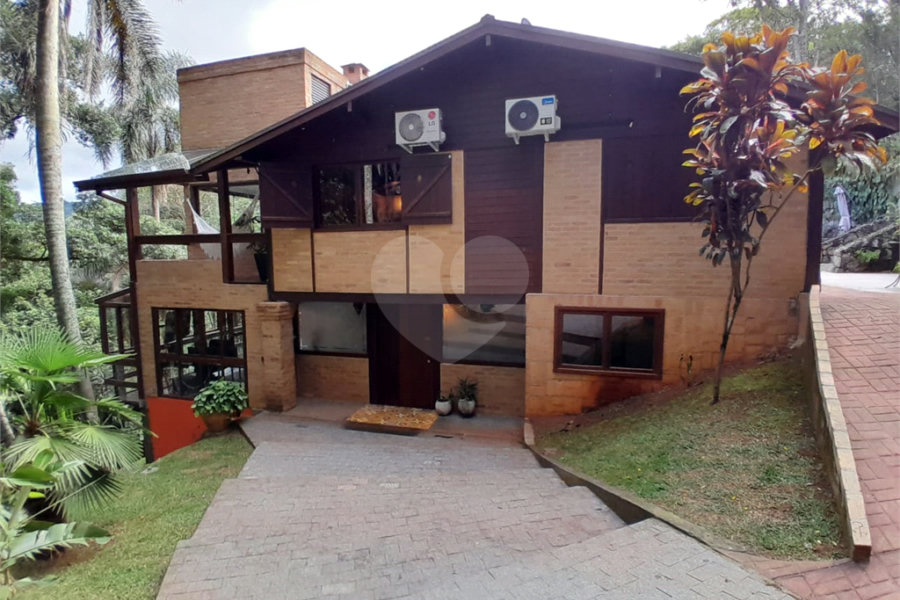 Sobrado à venda ou para alugar com 3 suítes em Serra da Cantareira, Mairiporã, SP
