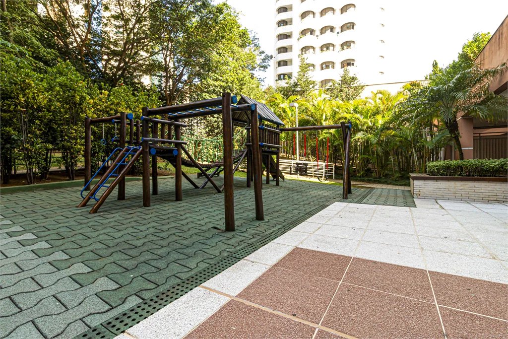 Apartamento à venda com 4 quartos, sendo 3 suítes,  em Real Parque, São Paulo, SP