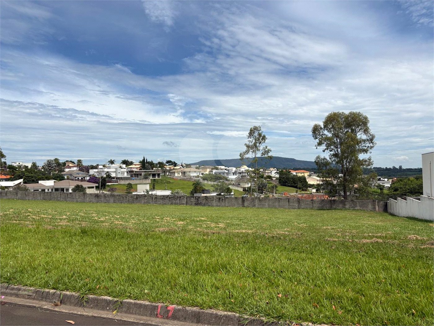 Terreno à venda no condomínio Village Saint Charbel, Araçoiaba da Serra - SP