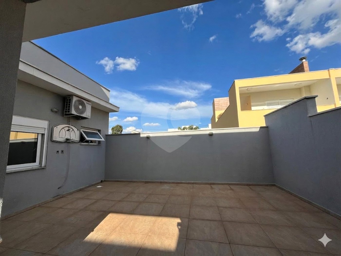 Casa à venda com 3 quartos, sendo 1 suíte, no condomínio Villa Suiça, Sorocaba - SP