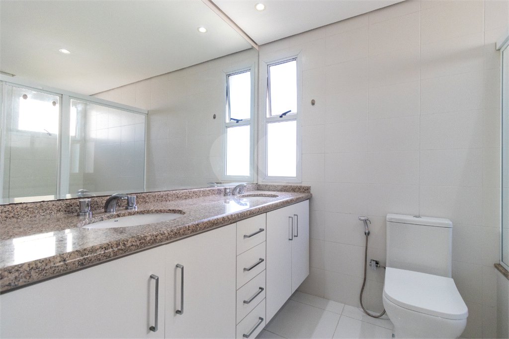Apartamento à venda com 4 suítes em Vila Sofia, São Paulo, SP