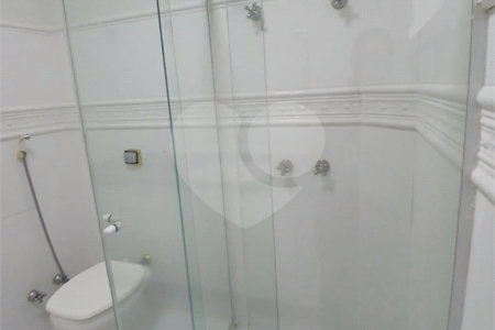 Casa à venda com 4 quartos, sendo 2 suítes, no condomínio Flamboyant, Atibaia - SP