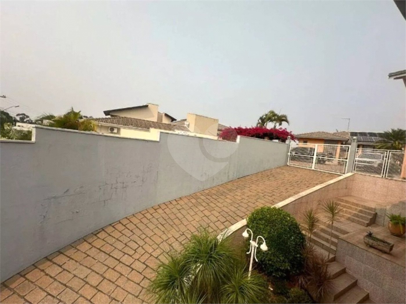 Casa à venda com 3 quartos, sendo 1 suíte, no condomínio Residencial Delle Stelle, Louveira - SP