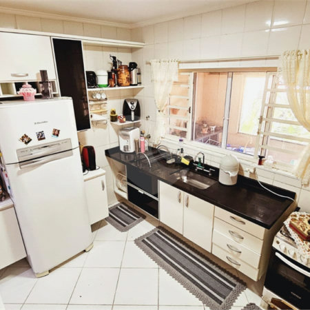 Casa à venda com 4 quartos, sendo 2 suítes, em Jardim Meny, São Roque, SP