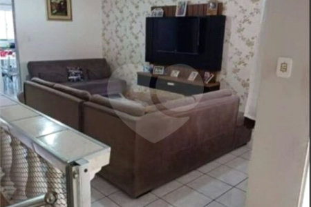 Sobrado à venda com 4 quartos em Cidade Kemel, Poá, SP