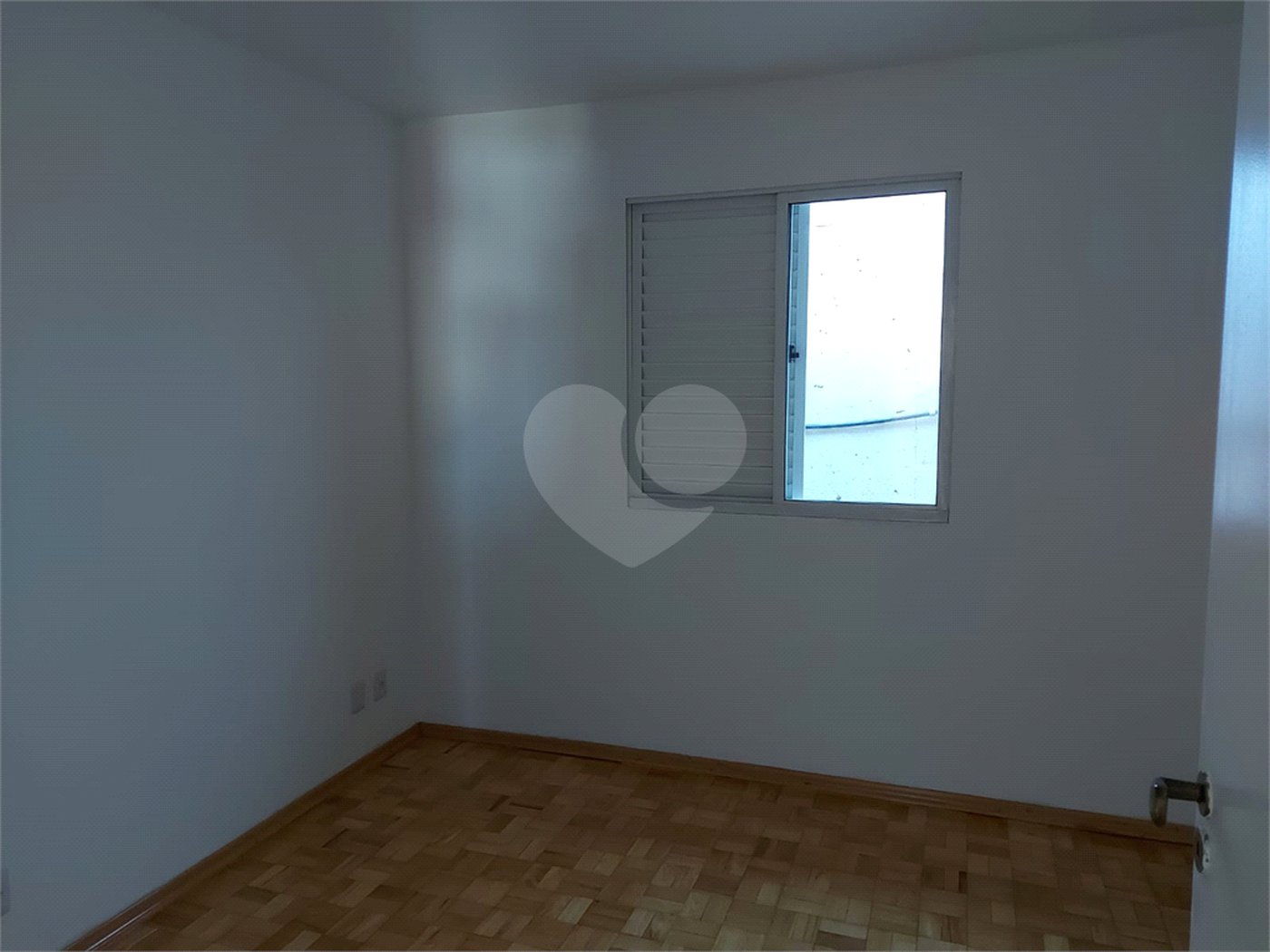 Casa à venda com 3 quartos, sendo 1 suíte, no condomínio Vila das Macieiras, São Paulo - SP
