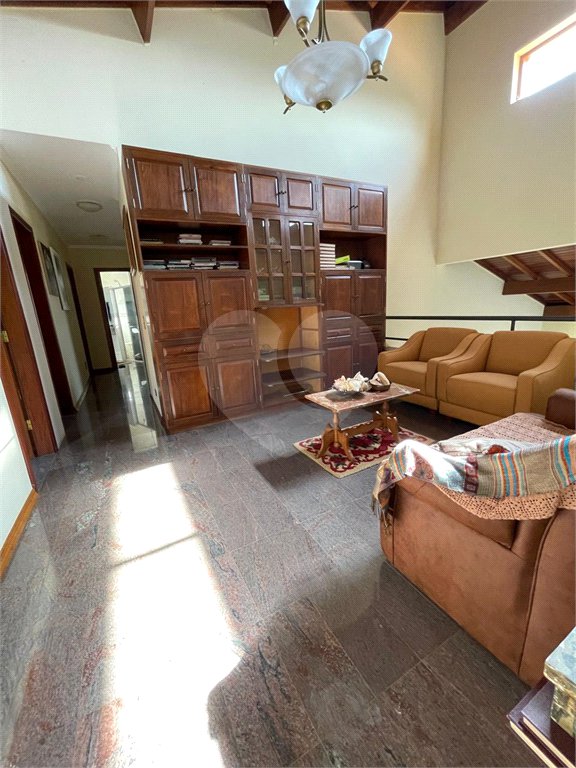 Casa à venda com 9 quartos, sendo 4 suítes, em Condomínio Flamboyant-b, Atibaia, SP
