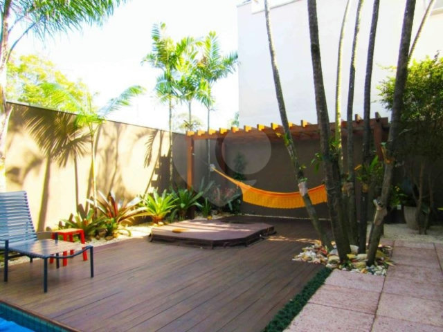 Casa à venda com 4 suítes no condomínio Bauhaus, São Paulo - SP
