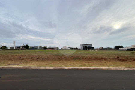 Terreno à venda no Centro, Cravinhos, SP