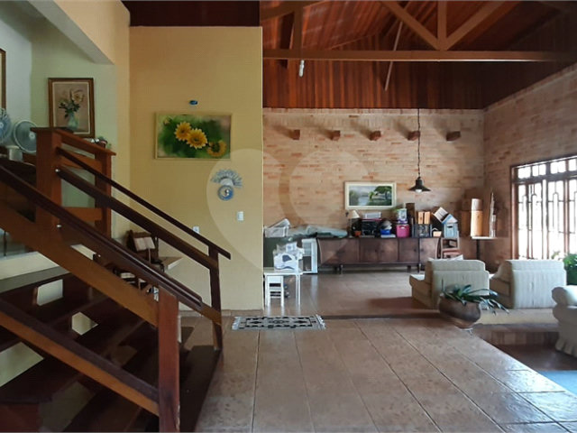 Casa à venda ou para alugar com 3 quartos, sendo 1 suíte,  no condomínio Alpes de Caieiras, Caieiras - SP