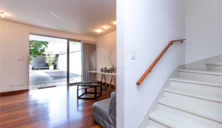 Casa à venda com 4 quartos, sendo 1 suíte,  em Jardim Novo Mundo, São Paulo, SP