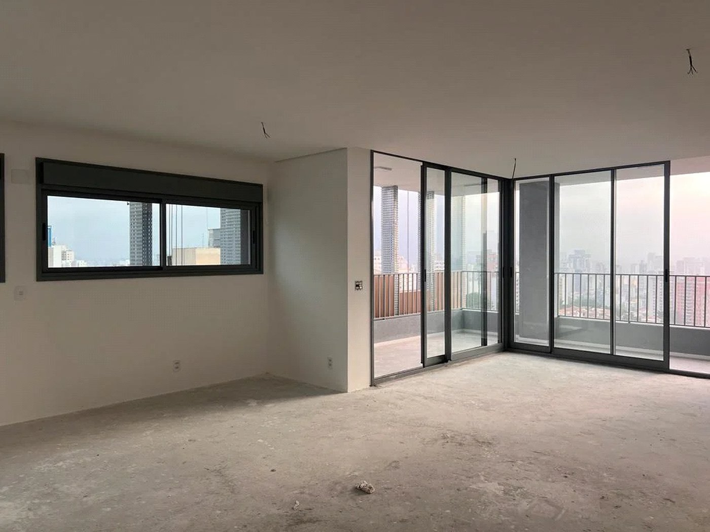 Apartamento à venda com 3 quartos, sendo 1 suíte,  em Pinheiros, São Paulo, SP