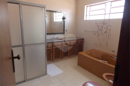 Casa à venda ou para alugar com 5 quartos, sendo 3 suítes,  no Centro, Atibaia, SP