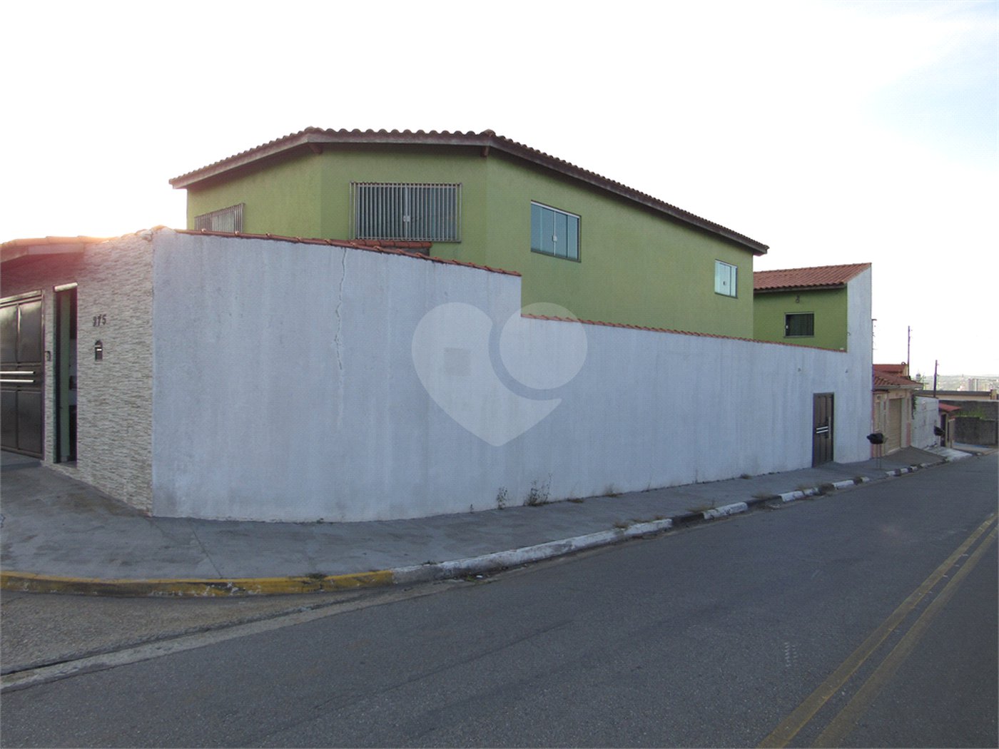 Casa à venda com 5 quartos, sendo 1 suíte,  em Parque do Colégio, Suzano, SP