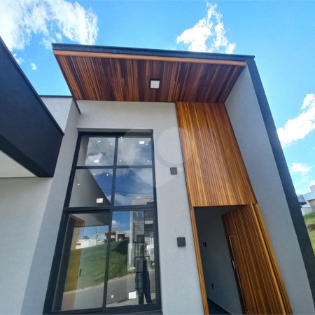 Casa à venda com 3 quartos, sendo 1 suíte, no condomínio Horto Florestal Villagio, Sorocaba - SP