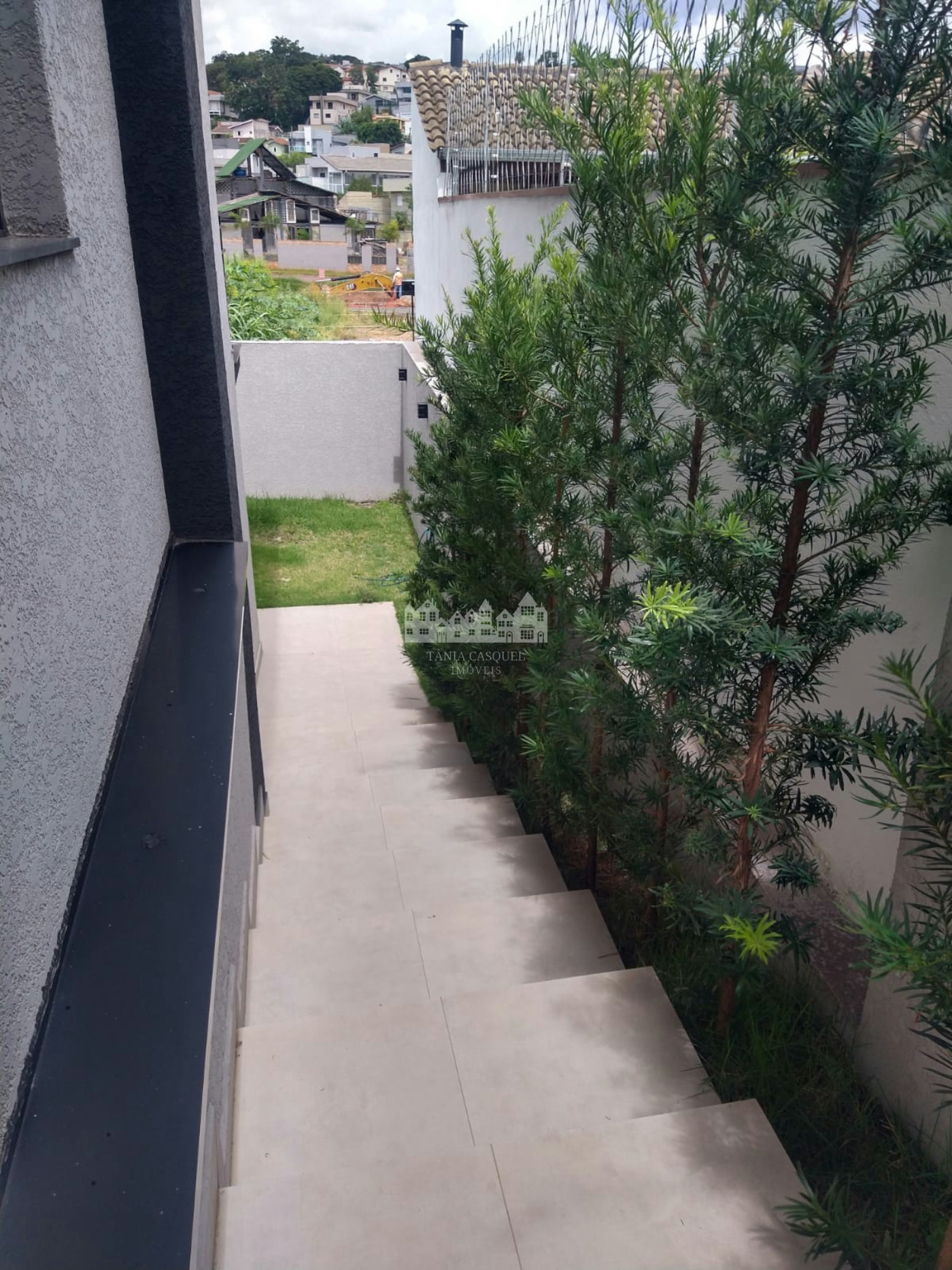 Sobrado à venda ou para alugar com 3 suítes em Jardim do Lago, Atibaia, SP