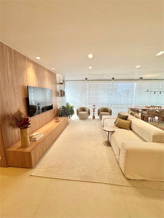 Apartamento à venda com 3 suítes em Jardim das Acácias, São Paulo, SP