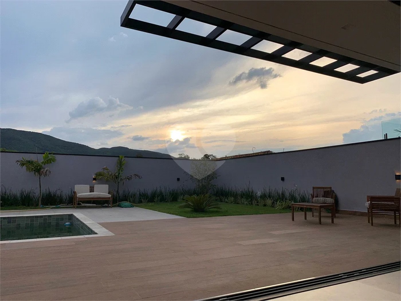 Casa à venda com 4 suítes no condomínio Brisas Jundiaí, Jundiaí - SP
