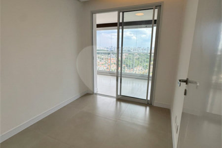 Apartamento à venda com 3 quartos, sendo 1 suíte,  em Vila Anastácio, São Paulo, SP