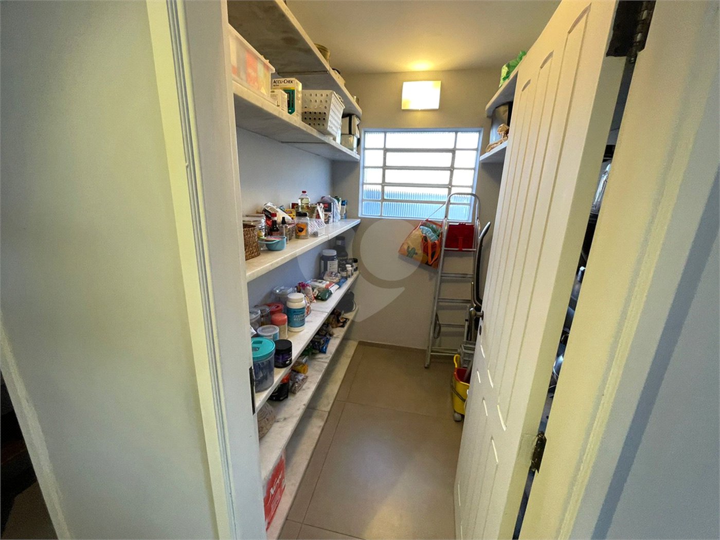 Casa à venda com 4 suítes no condomínio Fechado, São Paulo - SP