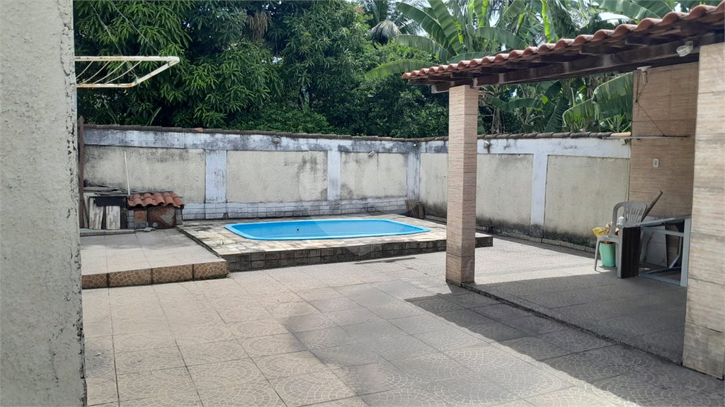Casa à venda com 3 quartos em Santíssimo, Rio de Janeiro, RJ