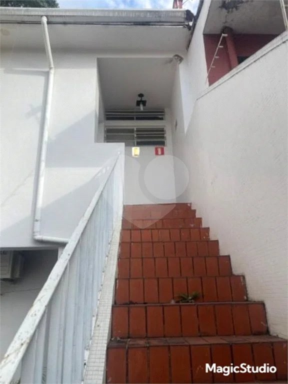 Casa comercial com 300m², 5 quartos, 2 vagas, para locação no Campo Belo!