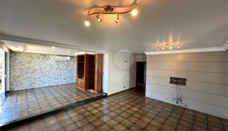 Casa à venda com 3 quartos, sendo 1 suíte,  em Bosque da Saúde, São Paulo, SP
