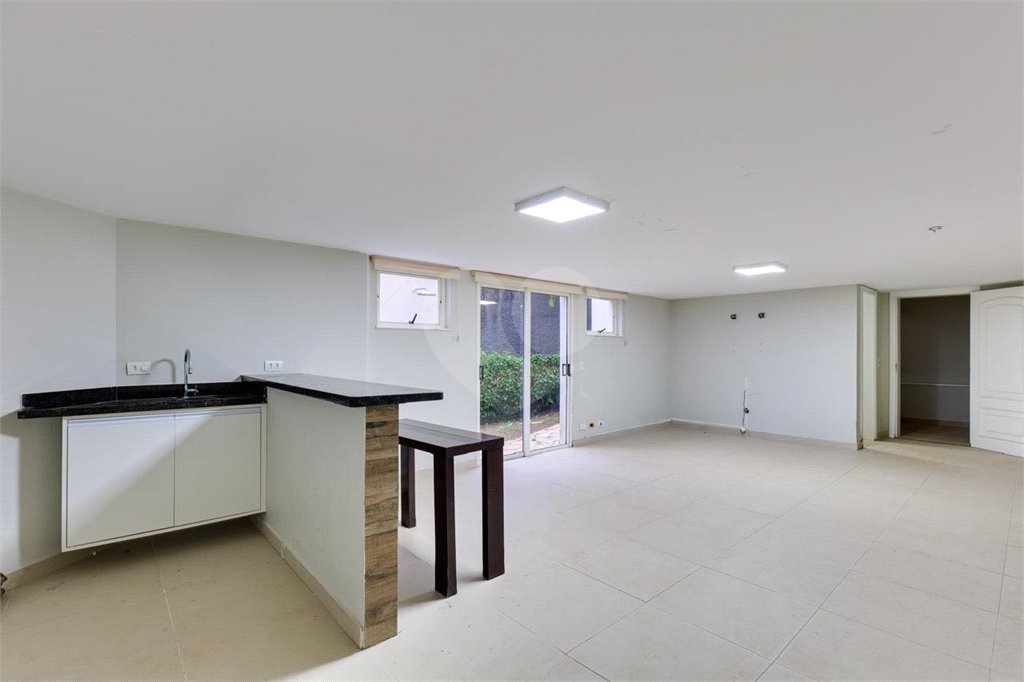 Sobrado à venda com 4 quartos, sendo 3 suítes, em Interlagos, São Paulo, SP