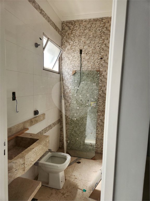 Casa à venda com 3 quartos, sendo 2 suítes, no condomínio Sollares, Araraquara - SP