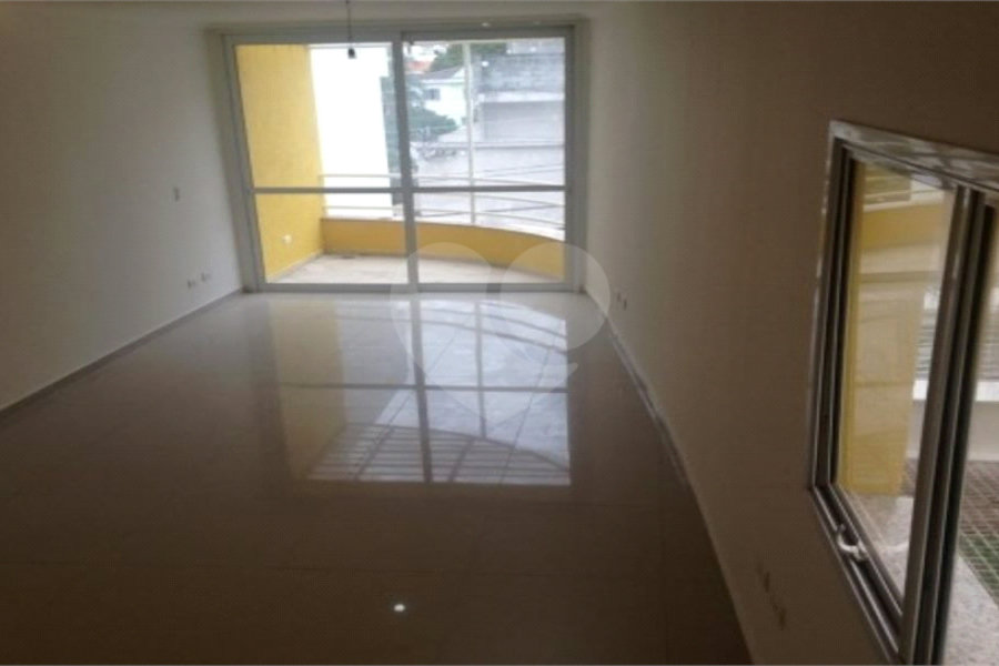 Casa à venda com 3 quartos, sendo 1 suíte,  no condomínio Residencial Vegas, São Paulo - SP