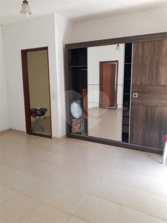 Sobrado à Venda no Condomínio Picollo Villagio com mobilha