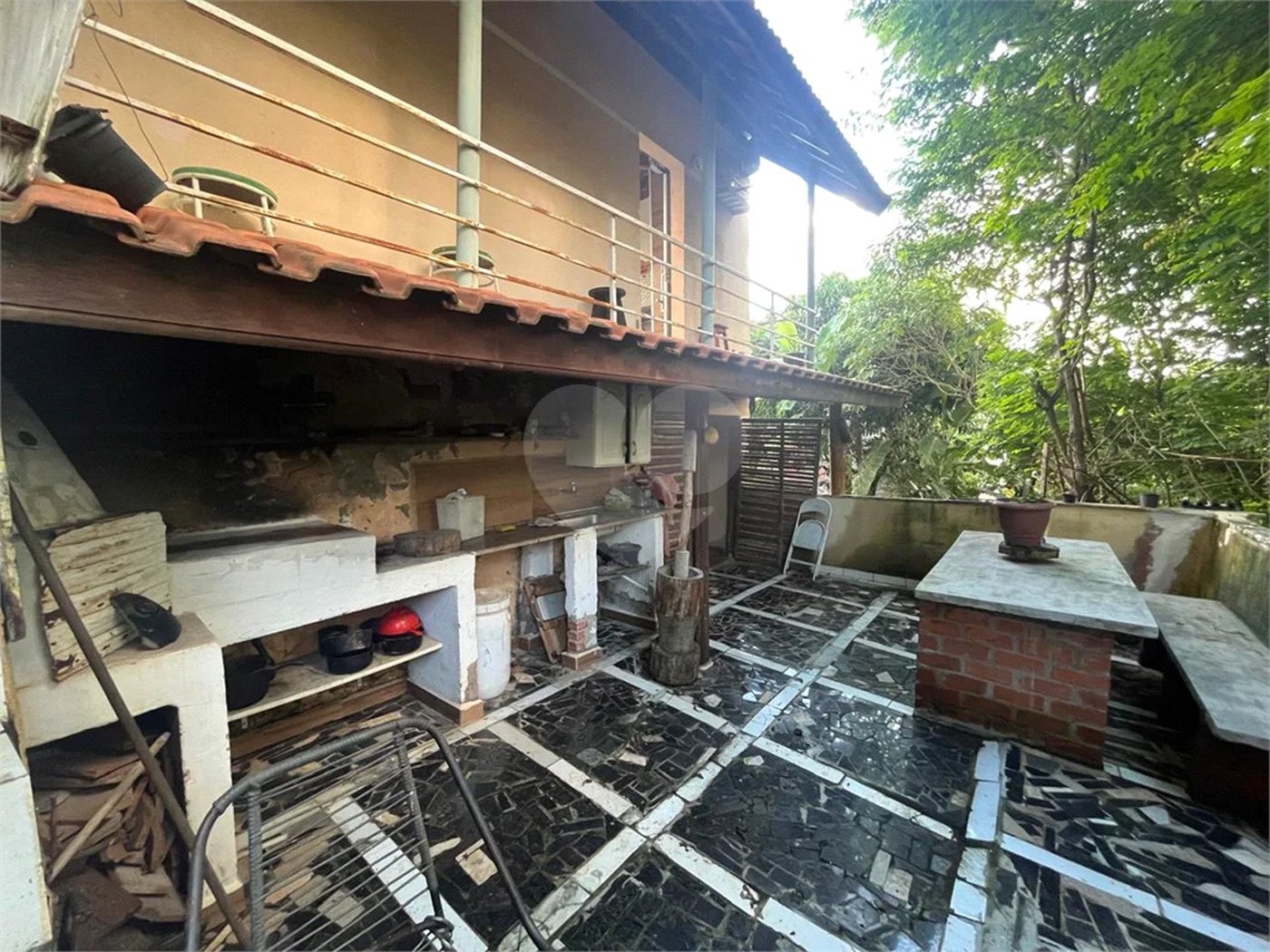 Casa ampla no bairro Terra Rica com 3 pavimentos e excelente estrutura.