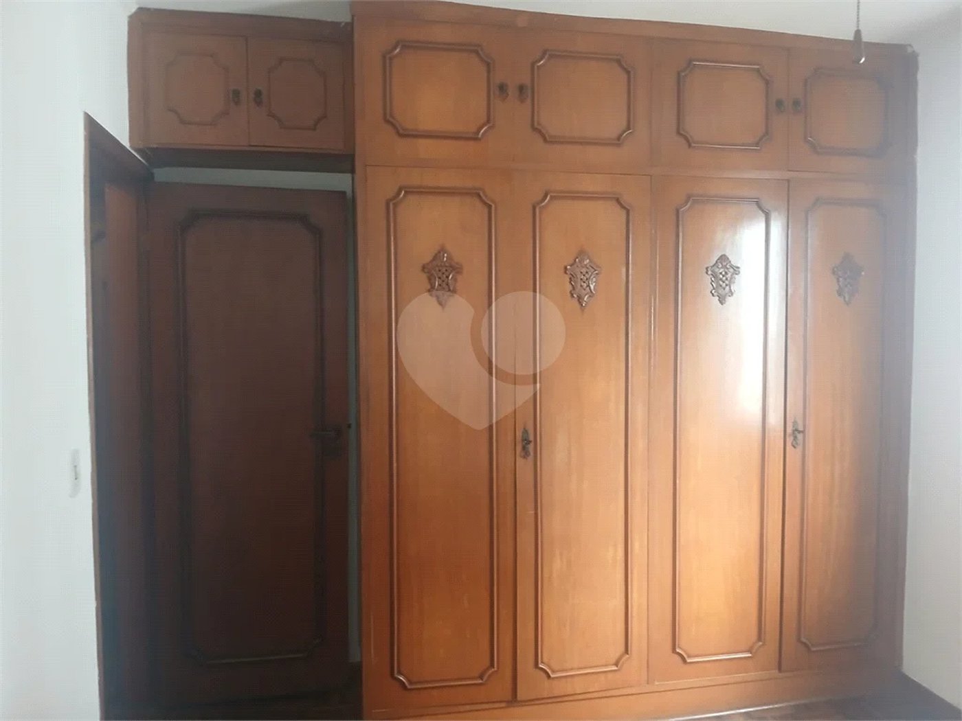 Apartamento a venda com porteira fechada no Belem com 95m com 03 dormitórios espaçoso sendo um suíte, 2 vagas. Aceita Permuta.