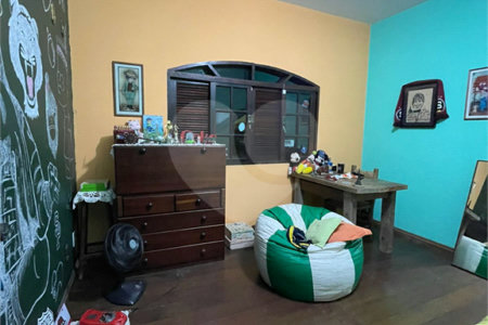 Sobrado à venda com 4 quartos, sendo 1 suíte,  em Vila Suissa, Mogi das Cruzes, SP