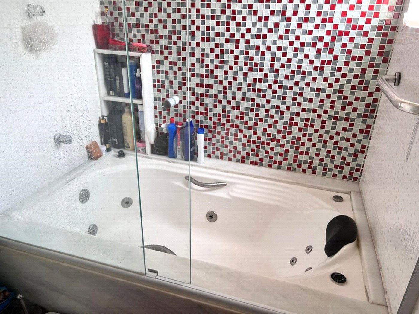 Sobrado à venda com 3 quartos, sendo 1 suíte,  em Jardim Modelo, Suzano, SP