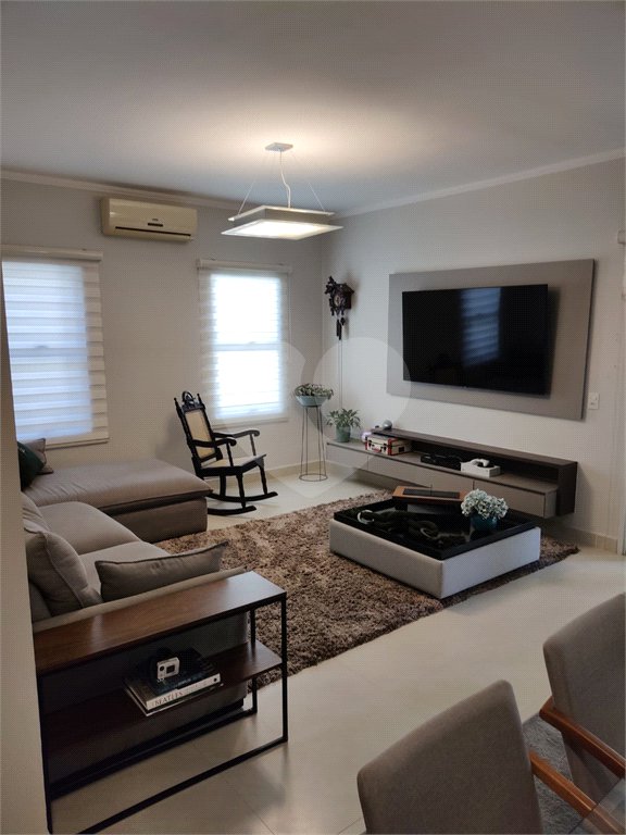 Casa à venda com 3 quartos, sendo 1 suíte,  no condomínio Residencial Jardim das Palmeiras, Vinhedo - SP
