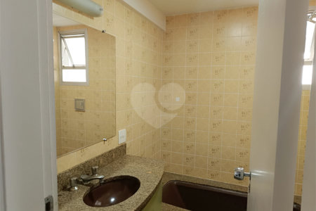 Apartamento à venda com 3 quartos, sendo 1 suíte, em Moema, São Paulo, SP