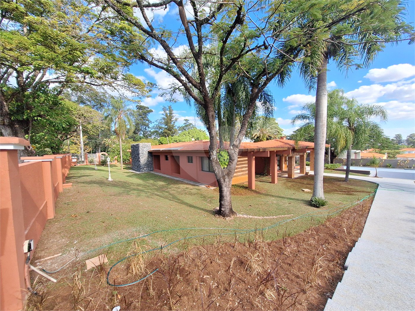Casa à venda ou para alugar com 4 quartos, sendo 3 suítes, no condomínio Chácara Residencial Santa Maria, Votorantim - SP