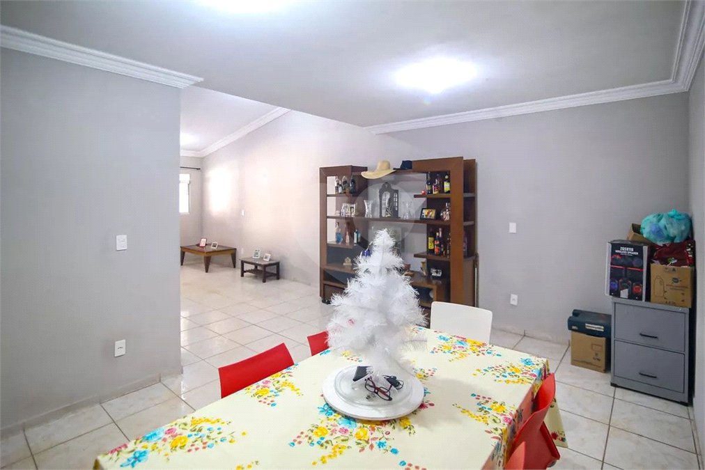 Sobrado à venda com 4 quartos, sendo 1 suíte, em Residencial Monte Verde, Indaiatuba, SP