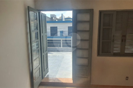 Sobrado à venda com 3 quartos em Vila Nilo, São Paulo, SP