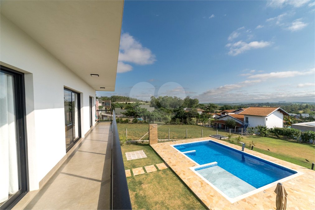 Casa à venda com 4 quartos, sendo 1 suíte, no condomínio Residencial Pinheiros do Lago, Alambari - SP