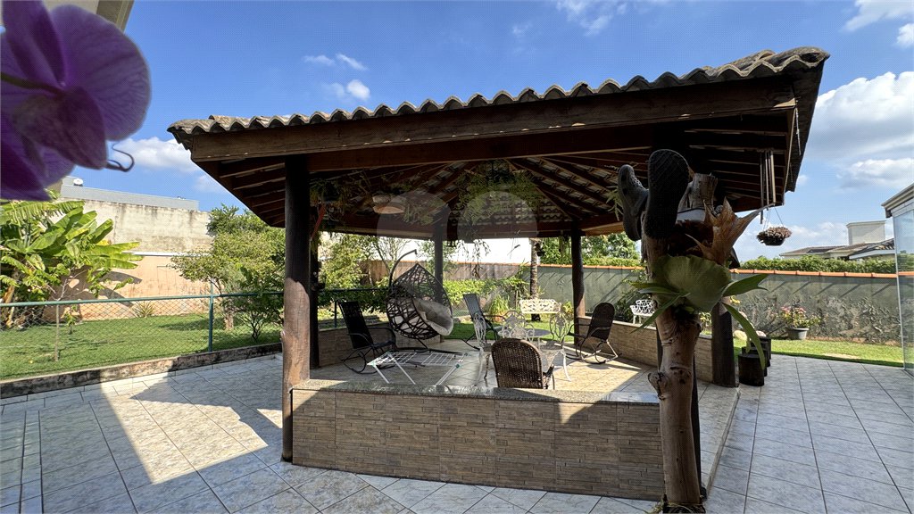 Casa à venda com 4 quartos, sendo 3 suítes, no condomínio Terras de Mont Serrat, Salto - SP