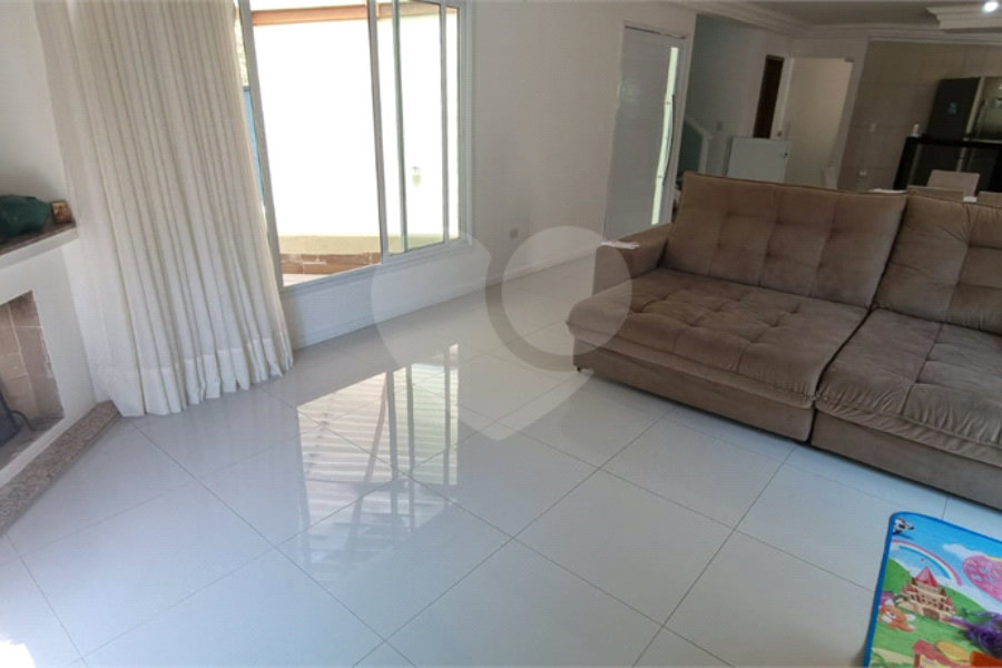 Casa à venda com 4 quartos, sendo 2 suítes,  no condomínio Sausalito, Mairiporã - SP