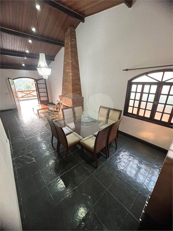 Sobrado à venda ou para alugar com 3 quartos, sendo 2 suítes,  em Arujázinho Iv, Arujá, SP