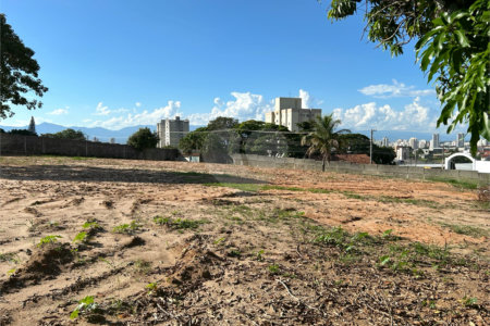 Terreno à venda em Granjas Santa Terezinha, Taubaté, SP