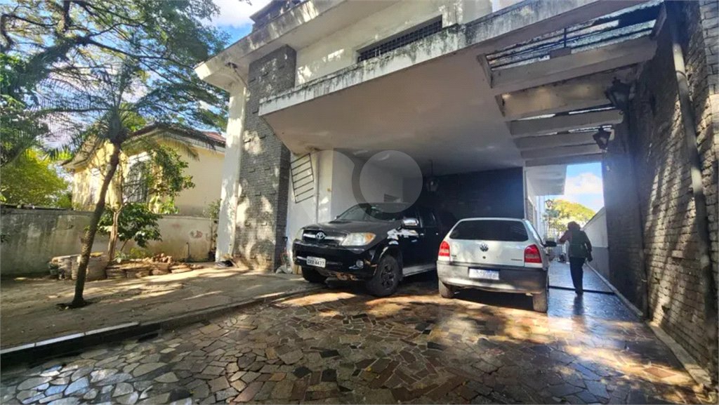 Sobrado à venda ou para alugar com 5 quartos, sendo 3 suítes, em Pacaembu, São Paulo, SP